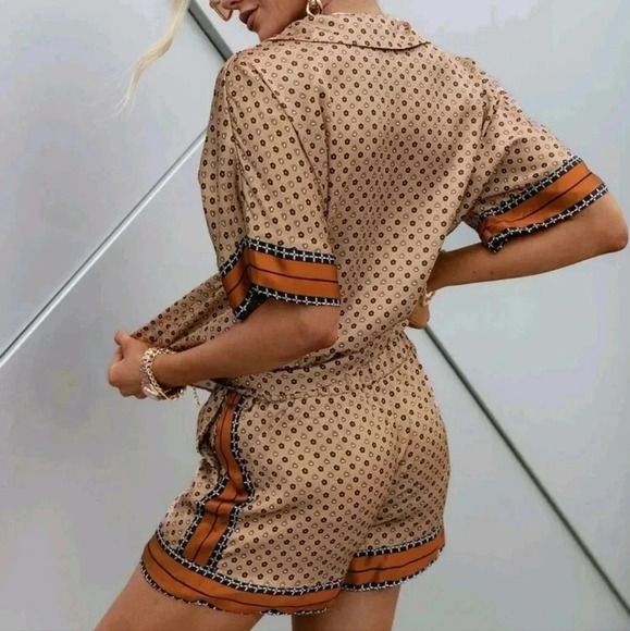 Coord set Allover Print Blouse & Paperbag Waist Shorts - Picture 5 of 5